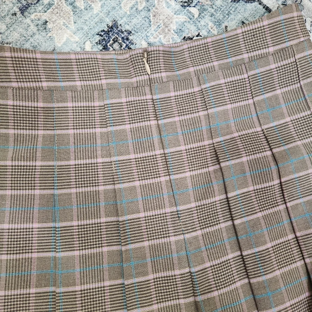 Aritzia Sunday Best Pleated Skirt - Picture 4 of 7